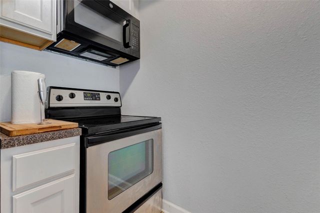 4515 Briar Hollow Place 215, Houston, TX 77027