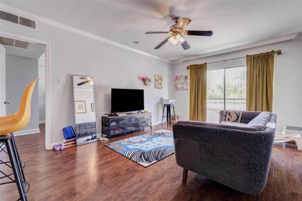 4515 Briar Hollow Place 215, Houston, TX 77027