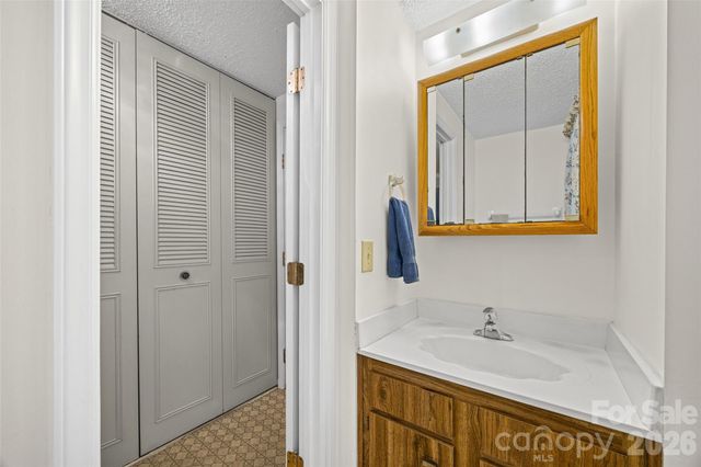 6632 Wagon Oak Road, Charlotte, NC 28212