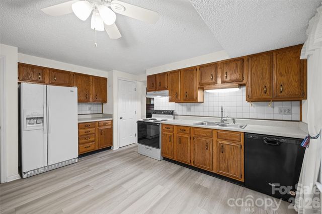 6632 Wagon Oak Road, Charlotte, NC 28212