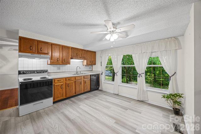 6632 Wagon Oak Road, Charlotte, NC 28212