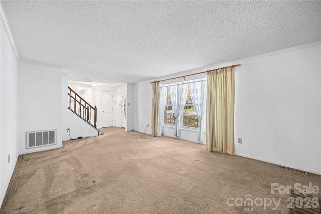 6632 Wagon Oak Road, Charlotte, NC 28212