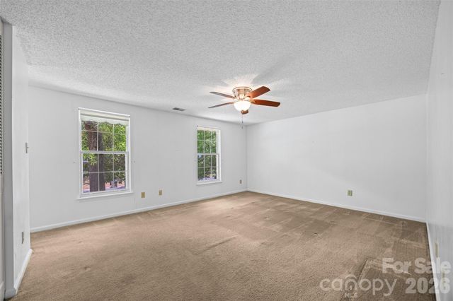 6632 Wagon Oak Road, Charlotte, NC 28212