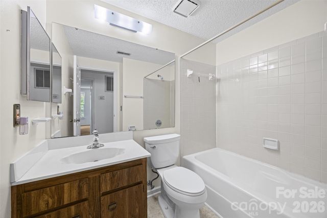 6632 Wagon Oak Road, Charlotte, NC 28212