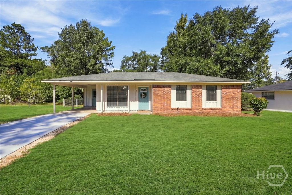 Image 2 of property listing at 108 W 15th Street, Rincon, GA 31326