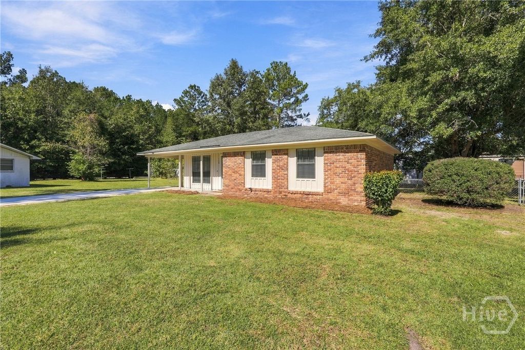 Image 3 of property listing at 108 W 15th Street, Rincon, GA 31326