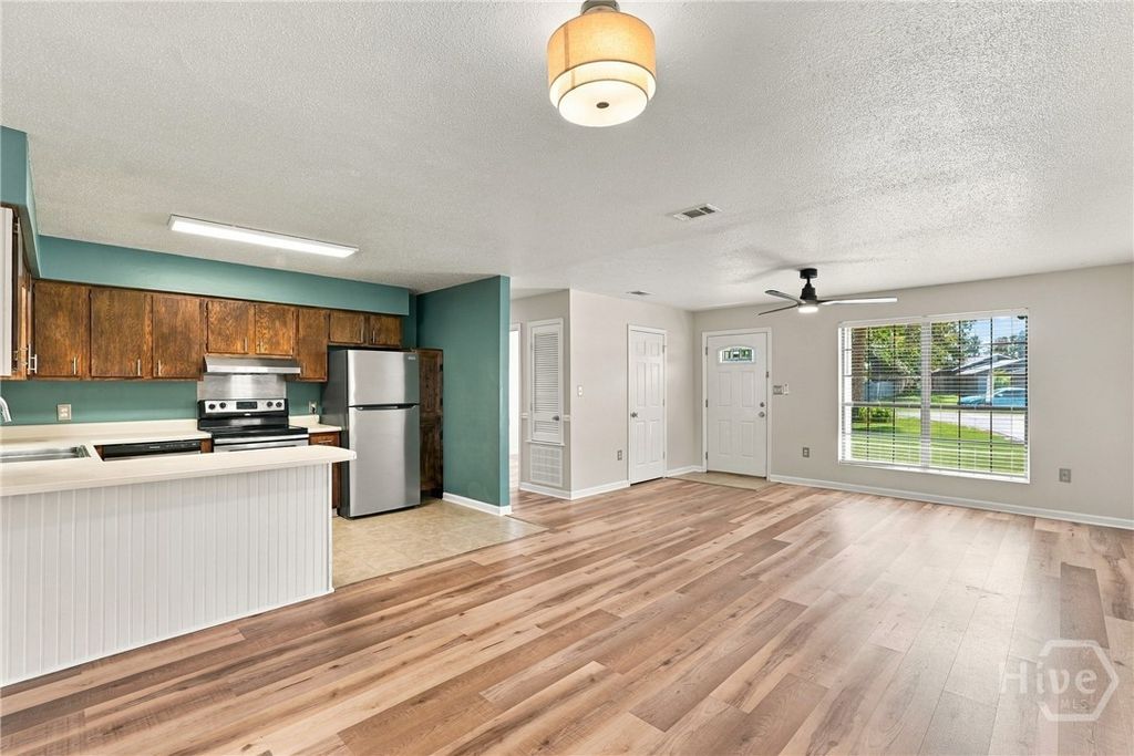 Image 6 of property listing at 108 W 15th Street, Rincon, GA 31326