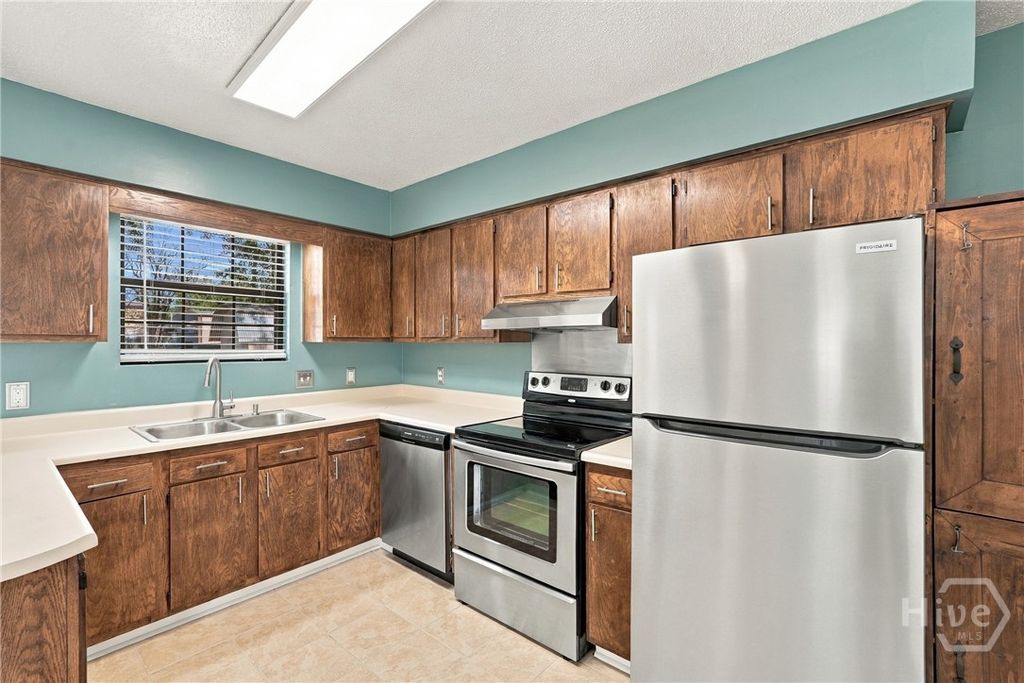Image 7 of property listing at 108 W 15th Street, Rincon, GA 31326