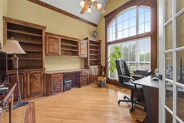 219 Ridgefield Street, Bentonville, AR 72712