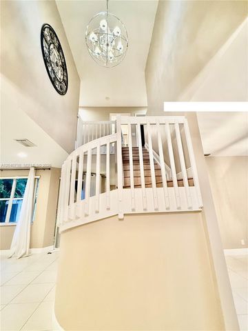 660 Sand Creek Cir, Weston, FL 33327