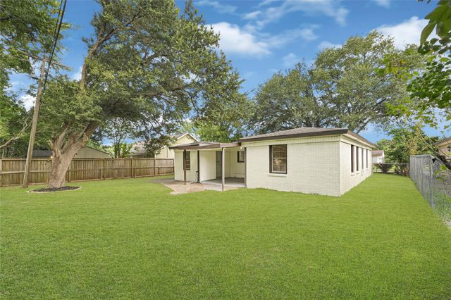 6113 Diamond Court, Texas City, TX 77591