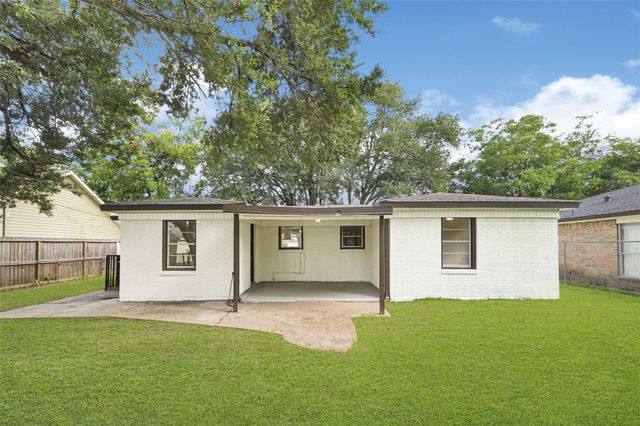 6113 Diamond Court, Texas City, TX 77591