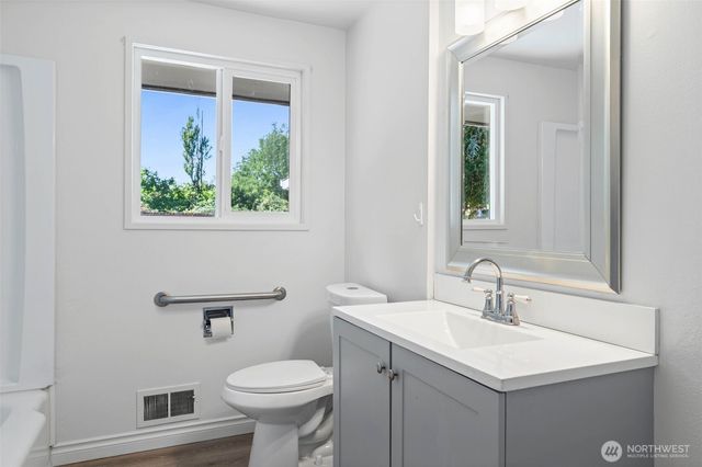 6024 S Alaska, Tacoma, WA 98408