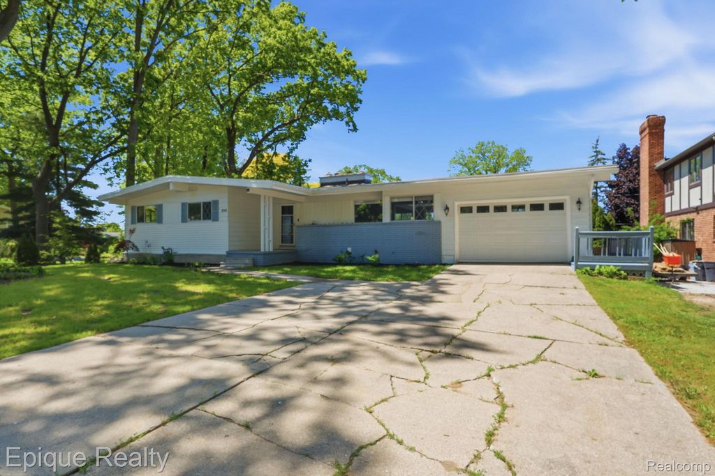2549 Riverwood Drive, Port Huron, MI 48060