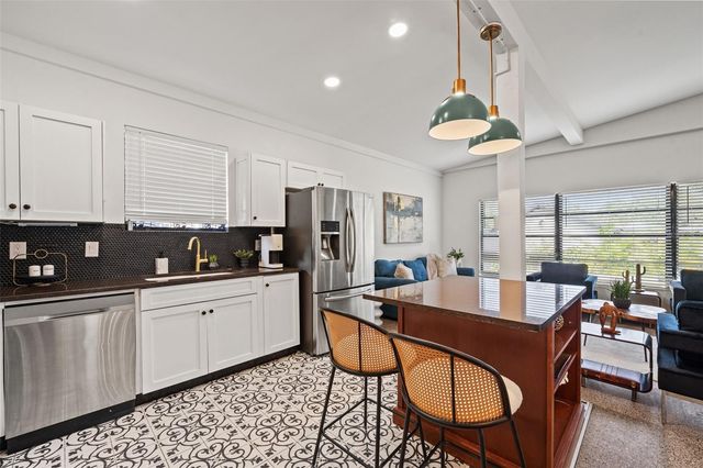 308 E HOLLYWOOD STREET, Tampa, FL 33604