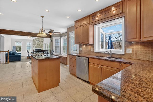 129 FREEDOM VALLEY CIR, Coatesville, PA 19320