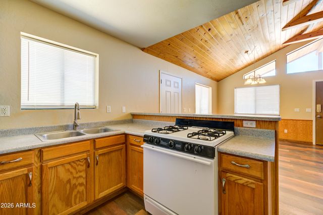 10261 E La Palma Avenue, Gold Canyon, AZ 85118