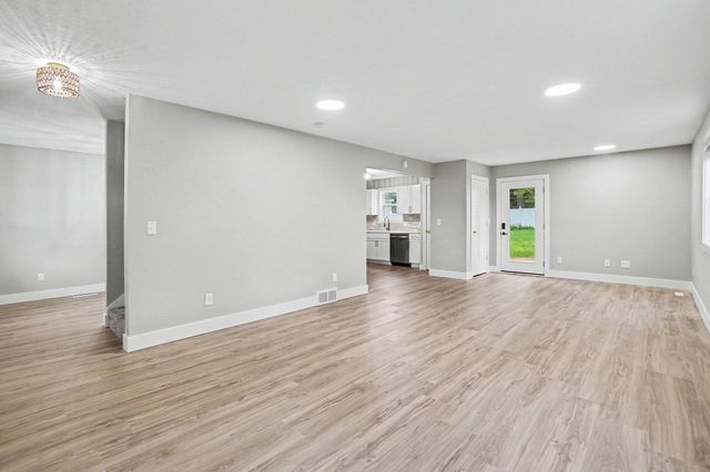 2123 Lakeshore Drive, Muskegon City, MI 49441