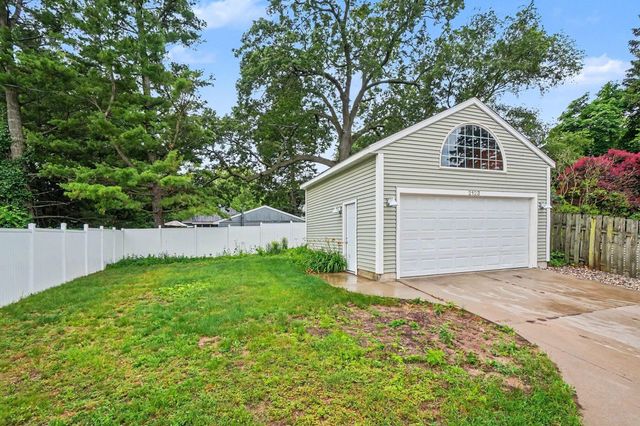 2123 Lakeshore Drive, Muskegon City, MI 49441