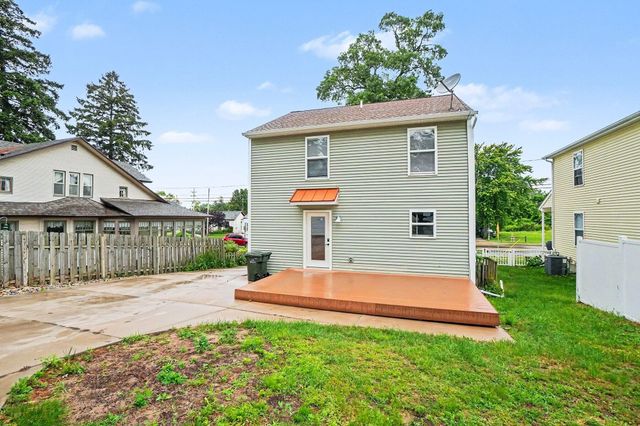 2123 Lakeshore Drive, Muskegon City, MI 49441