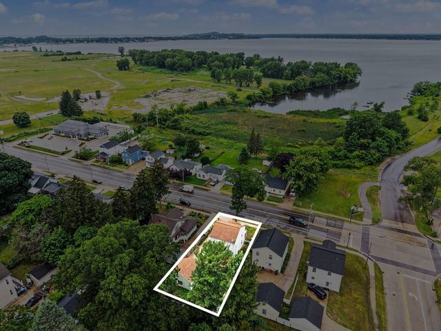 2123 Lakeshore Drive, Muskegon City, MI 49441
