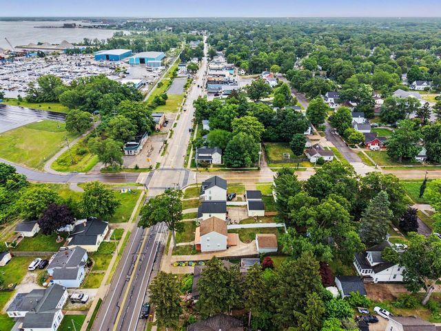 2123 Lakeshore Drive, Muskegon City, MI 49441
