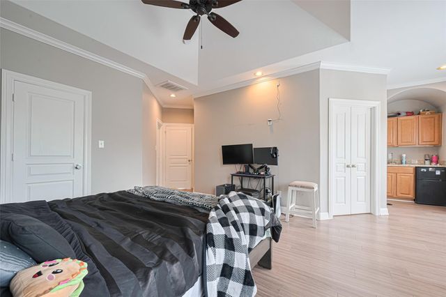 24 Versante Court, Houston, TX 77070