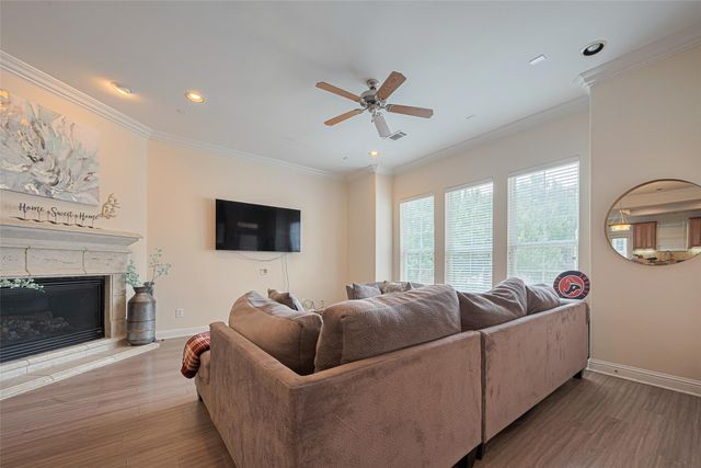 24 Versante Court, Houston, TX 77070