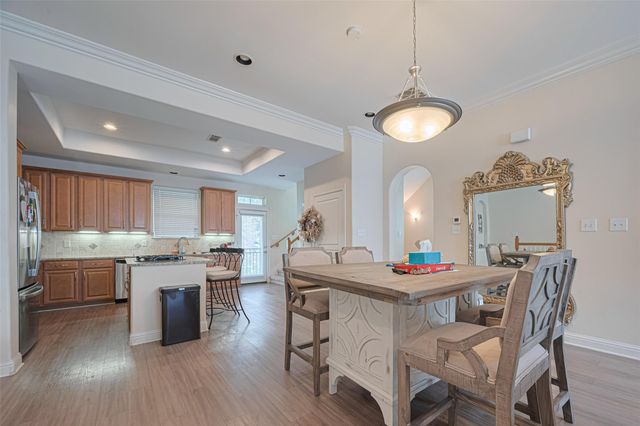 24 Versante Court, Houston, TX 77070