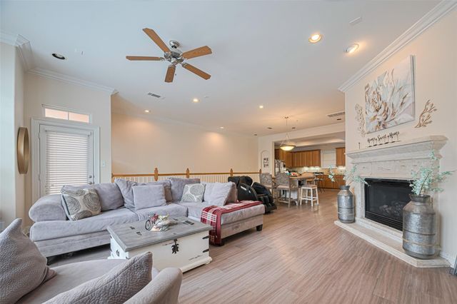 24 Versante Court, Houston, TX 77070