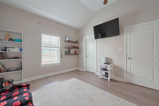 24 Versante Court, Houston, TX 77070