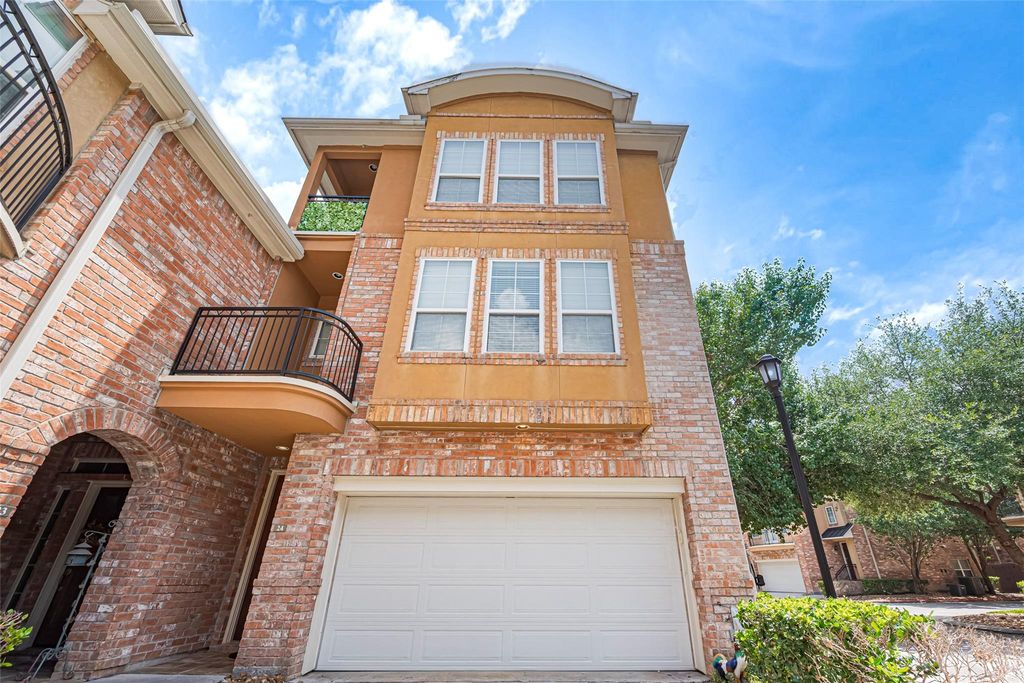 24 Versante Court, Houston, TX 77070
