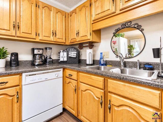 925 Captain Kell Dr, Macon, GA 31210