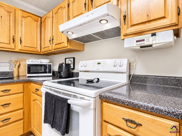 925 Captain Kell Dr, Macon, GA 31210