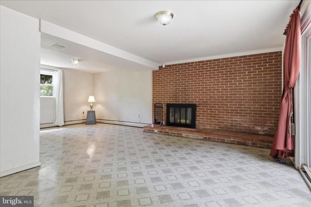 2311 W LONGVIEW DR, Woodbridge, VA 22191