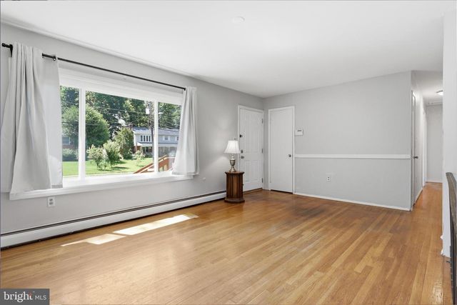 2311 W LONGVIEW DR, Woodbridge, VA 22191