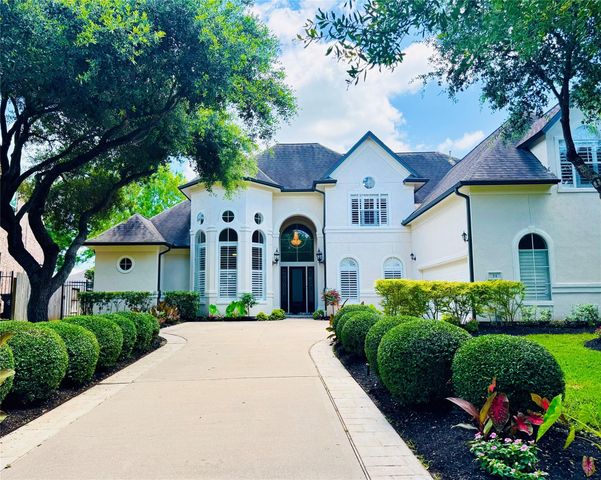 24 Saint Christopher Court, Sugar Land, TX 77479