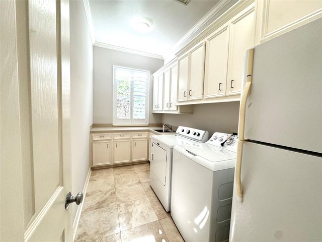 24 Saint Christopher Court, Sugar Land, TX 77479