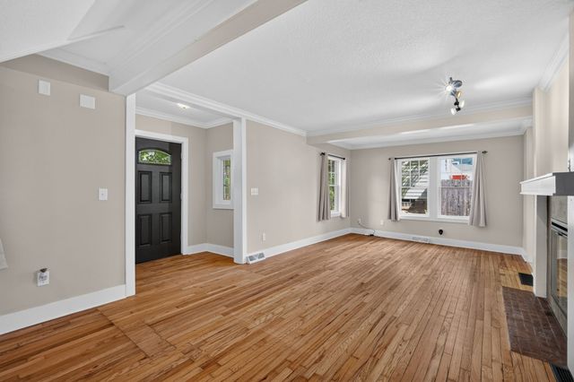 2833 36th Street, Des Moines, IA 50310
