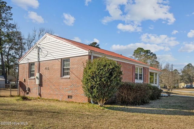 709 Barn Street, Jacksonville, NC 28540