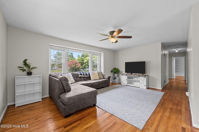 709 Barn Street, Jacksonville, NC 28540