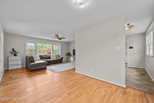 709 Barn Street, Jacksonville, NC 28540