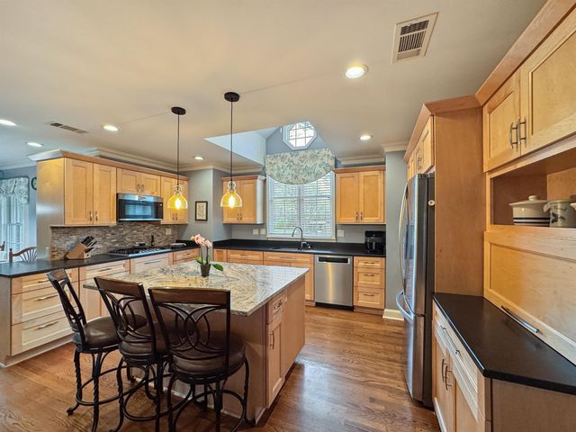 40 N GOODLETT ST, Memphis, TN 38117