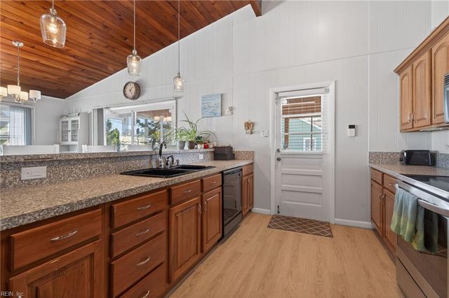 2573 Sandpiper RD, Virginia Beach, VA 23456