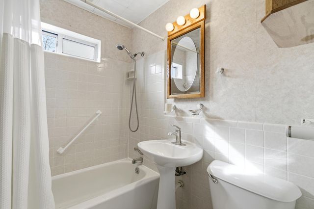 3034 Kenlawn Street, Columbus, OH 43224