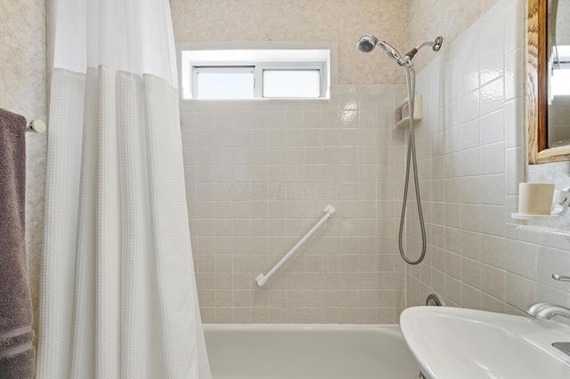 3034 Kenlawn Street, Columbus, OH 43224