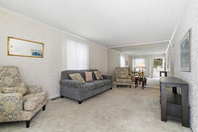 3034 Kenlawn Street, Columbus, OH 43224