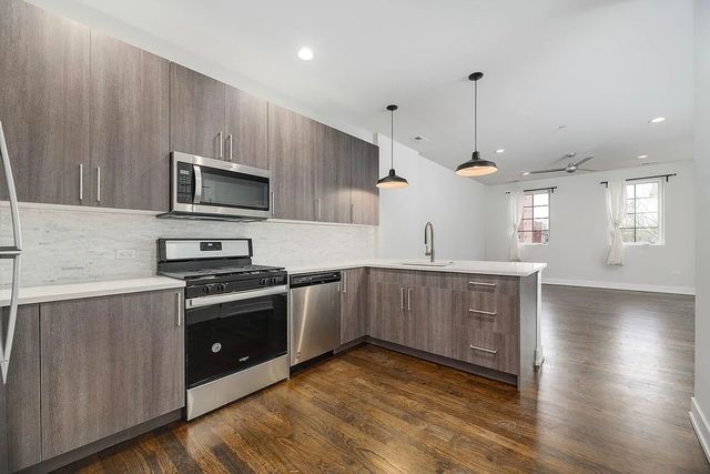 5055 S Dorchester Avenue 202, Chicago, IL 60615