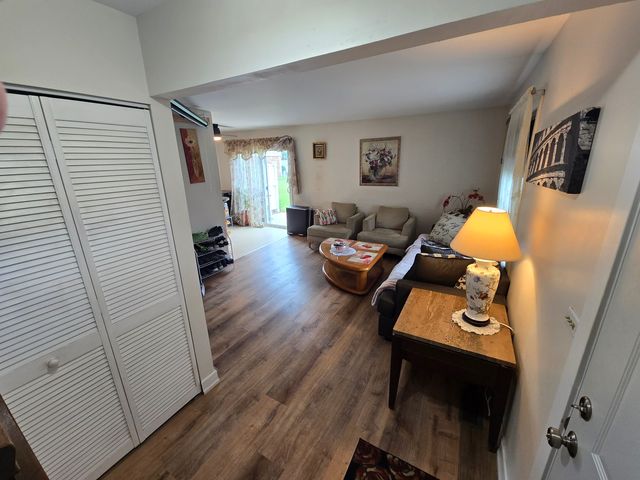 1067 Glouchester Harbor, Schaumburg, IL 60193