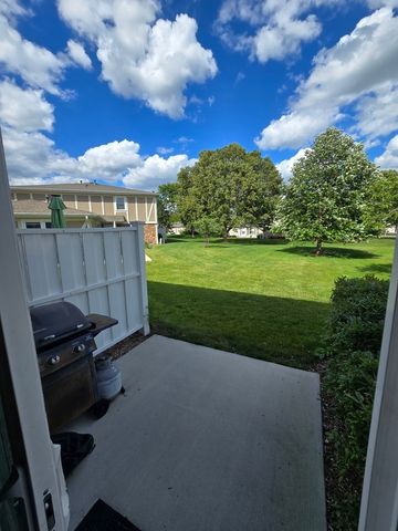 1067 Glouchester Harbor, Schaumburg, IL 60193